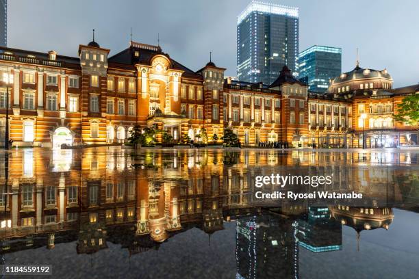 tokyo station on the day of rain - tokyo station stock pictures, royalty-free photos & images