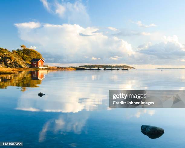 clouds reflecting in sea - empty beach stock pictures, royalty-free photos & images