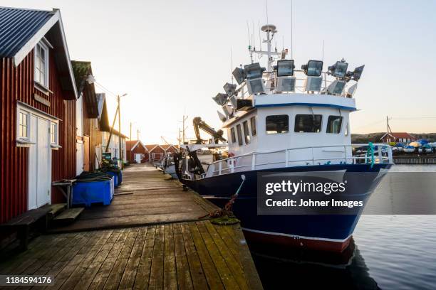 moored boat - fischerboot stock-fotos und bilder