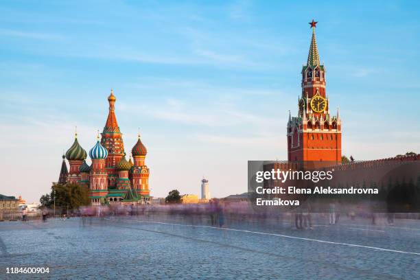view of the red square with st. basil's cathedral and spasskaya tower, moscow, russia - plaza roja fotografías e imágenes de stock