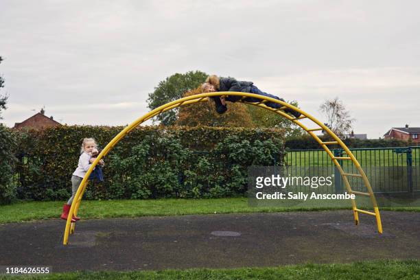 children playing in the park - monkey bars fotografías e imágenes de stock