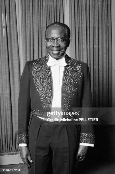 Le poète et ancien président sénégalais Léopold Sédar Senghor en tenue d'académicien à Paris le 1er juin 1983, France.