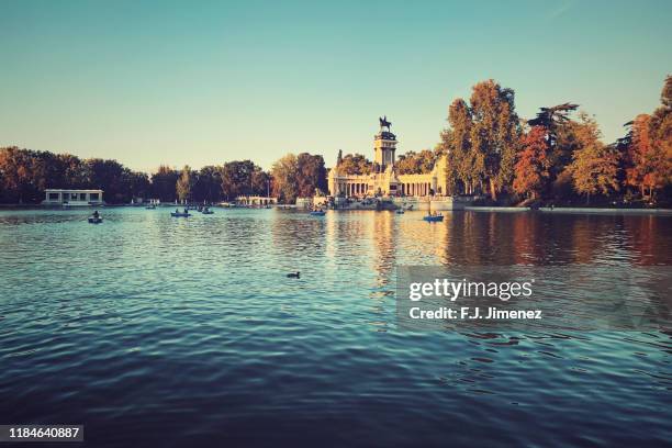 monument to alfonso xii of spain in el retiro park, madrid - parque del buen retiro stock pictures, royalty-free photos & images