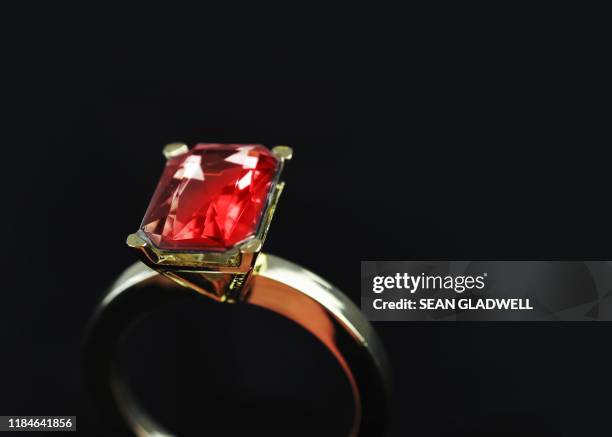 close up of ruby ring - robijn stockfoto's en -beelden