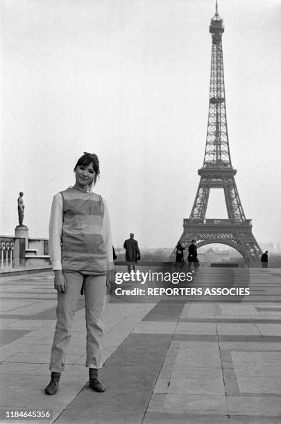 Actrice Anna Karina lors du tournage du téléfilm 'Anna' réalisé par Pierre Koralnik à Paris le 2 février 1966, France.