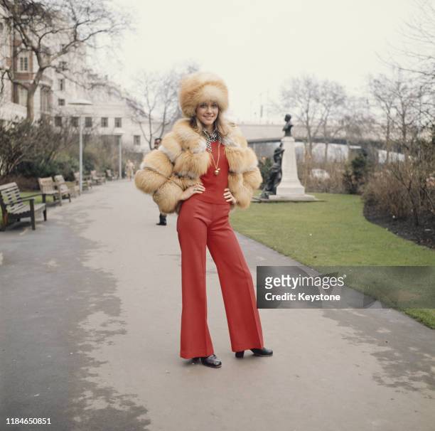 Australian singer and actress Olivia Newton-John in Embankment Gardens, London, circa 1970.