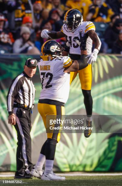Zach Banner and James Washington of the Pittsburgh Steelers celebrate during the game against the Cincinnati Bengals at Paul Brown Stadium on...