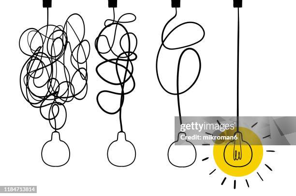 single line drawing of a light bulb - design thinking fotografías e imágenes de stock