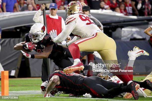 Running Back Kenyan Drake of the Arizona Cardinals rushes for a touchdown in the first quarter over the San Francisco 49ers at State Farm Stadium on...