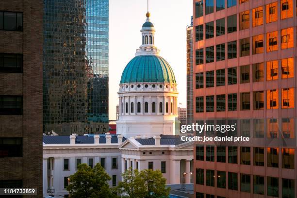 sunset, old courthouse, st louis, missouri, america - missouri skyline stock pictures, royalty-free photos & images