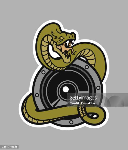 illustrations, cliparts, dessins animés et icônes de serpent à sonnettes avec la bouche ouverte enroulée autour d'un haut-parleur - cobra
