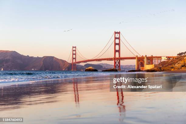 golden bridge and baker beach in san francisco, california - california photos 個照片及圖片檔