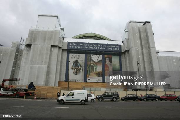 Vue de la façade du Grand Palais en cours de rénovation prise le 19 janvier 2006. L'exposition "Mélancolie. Génie et folie en Occident", présentée au...