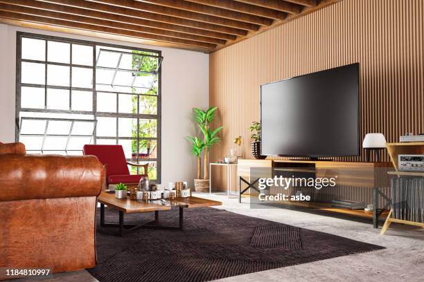 loft houten kamer met televisie - tv on wall stockfoto's en -beelden