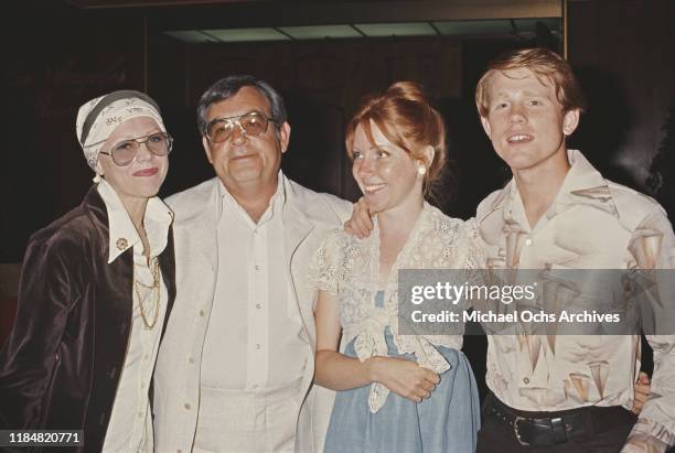 American actor and film director Ron Howard with his wife Cheryl and his 'Happy Days' co-star Tom Bosley, circa 1980.