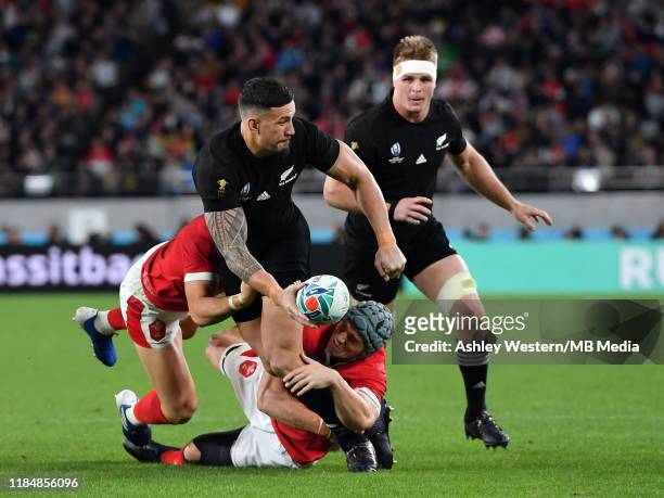 New Zealand's Sonny Bill Williams offloads for Ryan Crotty's try during the Rugby World Cup 2019 Bronze Final match between New Zealand and Wales at...