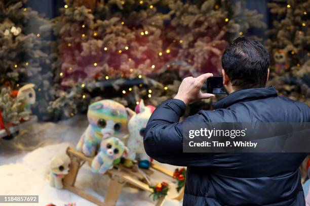 The oldest toy shop in the world, Hamleys has kicked off the festive season by unveiling its 2019 Christmas window on November 1st in London, England.