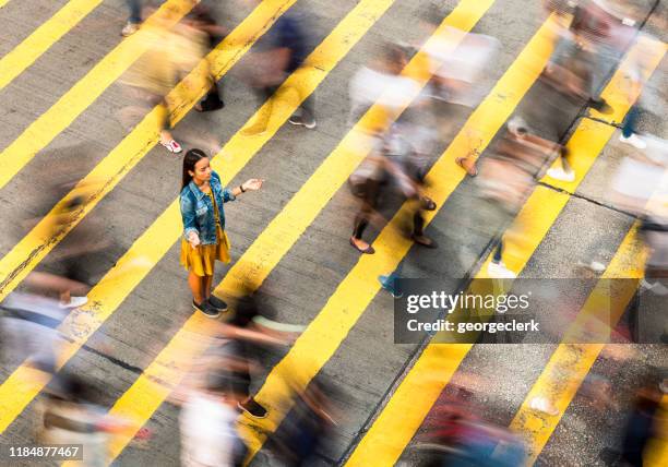 paz en la ciudad - stationary fotografías e imágenes de stock