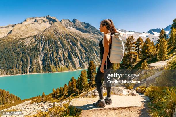 fotos es ist einfach besser, wenn sie draußen sind - zillertal stock-fotos und bilder