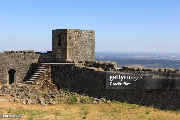 ruin of an old castle (monsanto/ idanha-a-nova, portugal) - monsanto portugal stock pictures, royalty-free photos & images