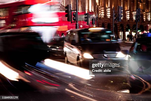 noche londres - capitali internazionali fotografías e imágenes de stock