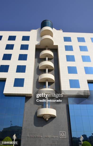 al rajhi bank hq-'s werelds grootste islamitische bank door capital-al akaria office complex, olaya street, riyad, saoedi-arabië - al rajhi bank stockfoto's en -beelden