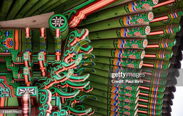 south korea: gyeongbokgung palace roof details, seoul - gyeongbokgung palace stock pictures, royalty-free photos & images