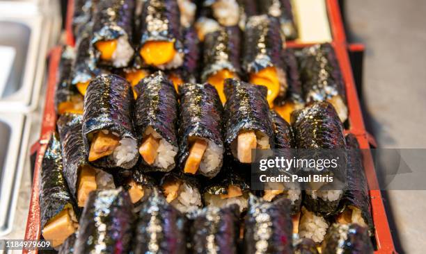 fresh prepared shushi at street food market by night in myeongdong, seoul, south korea - myeong dong fotografías e imágenes de stock