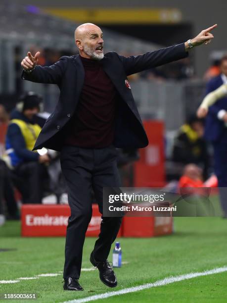 Milan coach Stefano Pioli shouts to his players during the Serie A match between AC Milan and SPAL at Stadio Giuseppe Meazza on October 31, 2019 in...