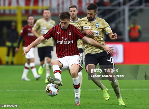 Krzysztof Piatek of AC Milan competes for the ball with Nenad Tomovic of Spal during the Serie A match between AC Milan and SPAL at Stadio Giuseppe...