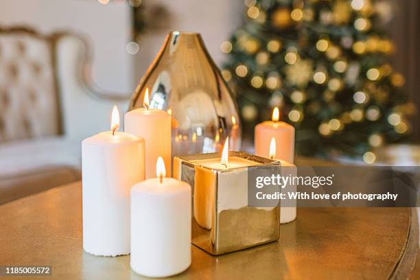 burning golden candles  living room christmas decoration, christmas background, white and gold colors, winter holidays background, interior - christmas candles stock-fotos und bilder