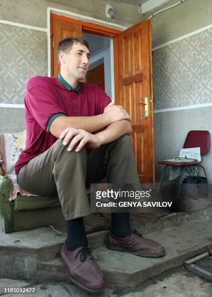 Leonid Stadnyk takes a rest on a porch at his house in Podoliantsi village, 180 km from Kiev, 11 August 2007. Leonid Stadnyk, a giant veterinary...