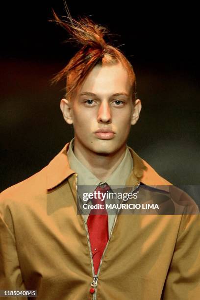 Zapping designer house model presents part of the autumn-winter collection in Sao Paulo, Brazil, 02 February 2001. Un modelo de la marca Zapping...