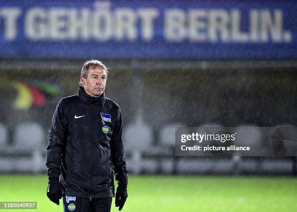 November 2019, Berlin: Soccer: Bundesliga, Hertha BSC, first training after change of coach in the stadium on the throwing place/Amateurstadion. The...