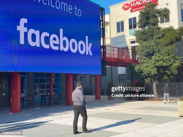 November 2019, US, Menlo Park: An employee of the Internet company Facebook walks through the courtyard of the company campus in Menlo Park,...