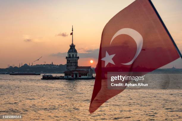 the maiden's tower in istanbul,turkey - 29 ekim stock pictures, royalty-free photos & images