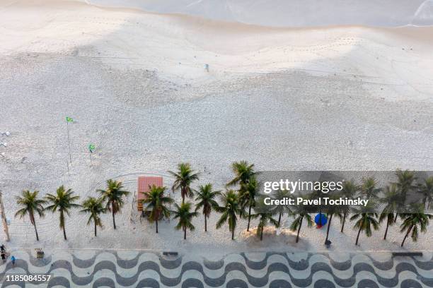 sunrise over copacabana beach, rio de janeiro, brazil - lateinamerika stock-fotos und bilder