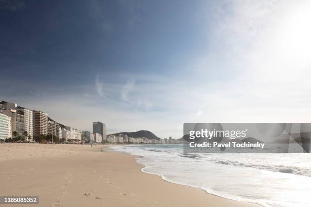 copacabana beach and district overlooking sugarloaf mountain, rio de janeiro, brazil - brazil ocean stock-fotos und bilder