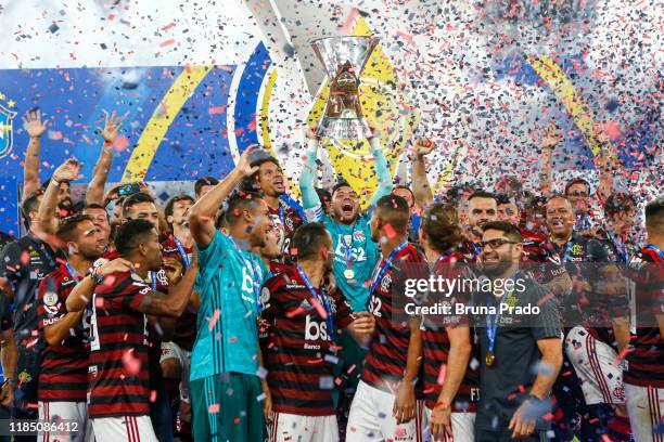 Diego Alves lifts the trophy after winning the Brasileirao 2019 after the match against Ceará at Maracana Stadium on November 27, 2019 in Rio de...