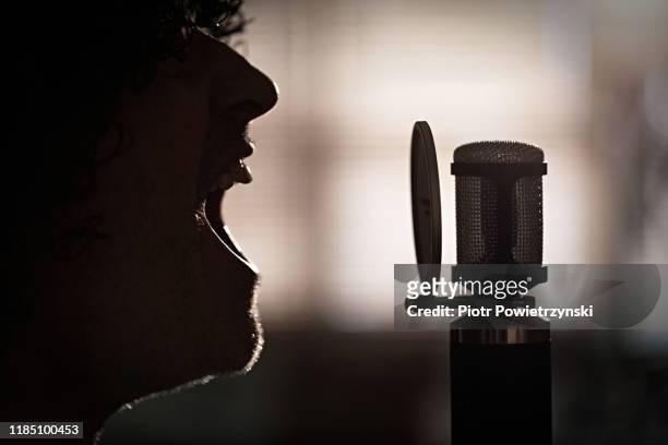 scream. - microphone mouth stock pictures, royalty-free photos & images