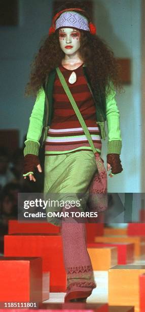 Model in the footbridge during the presentation of the Otono-Invierno collection of the designer Cinthia Gomez, 31 March 2000 in the week of the...