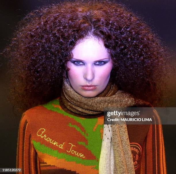 Zapping designer house model presents part of the autumn-winter collection in Sao Paulo, Brazil, 02 February 2001. Una modelo de la marca Zapping...