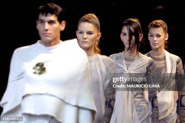 Models close the fashion show displaying Walter Rodrigues's designs during the Sao Paulo Fashion Week, in Sao Paulo, Brazil, 04 February 2001....