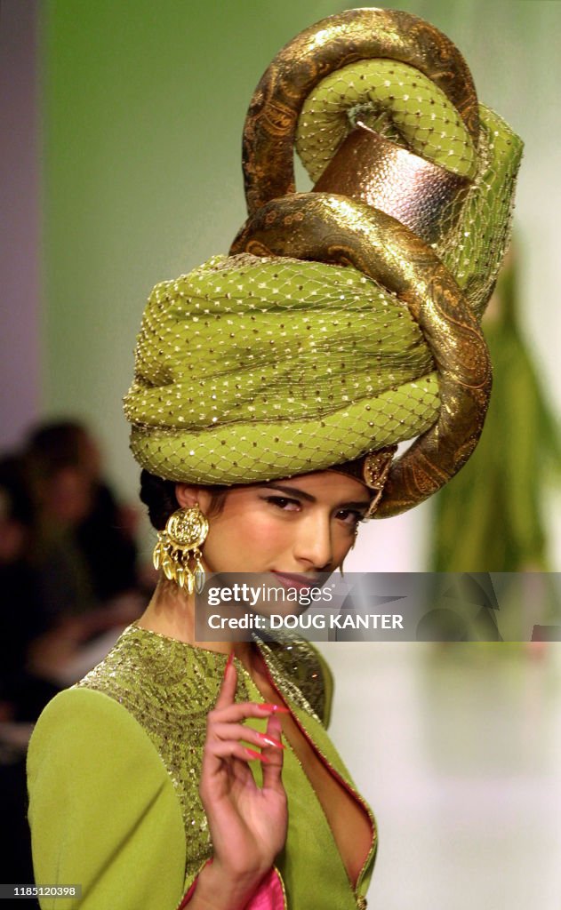 FASHION-BOB MACKIE-01