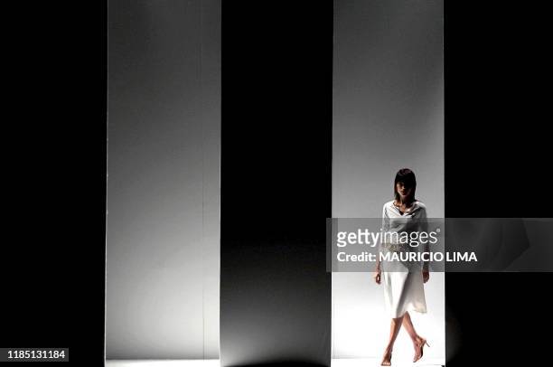 Model walks the catwalk for the designer store Equilibrio, 28 June 2001, during the second day of the Sao Paulo Fashion Week, spring-summer...