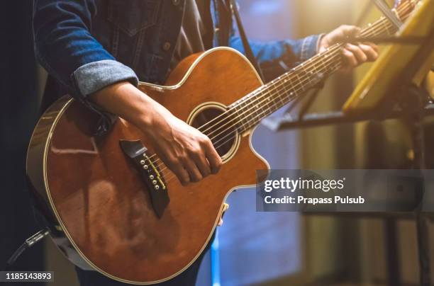 play the guitar by hand artist musician - akustisk musik bildbanksfoton och bilder