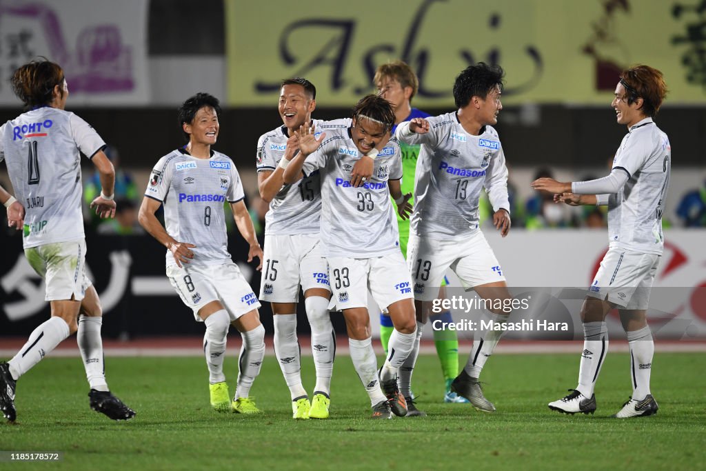 Shonan Bellmare v Gamba Osaka - J.League J1