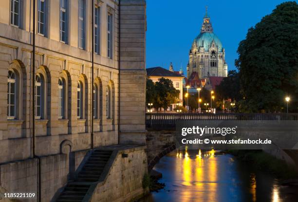 the parliament of lower saxony and the new town hall of hannover - hanover germany stock-fotos und bilder