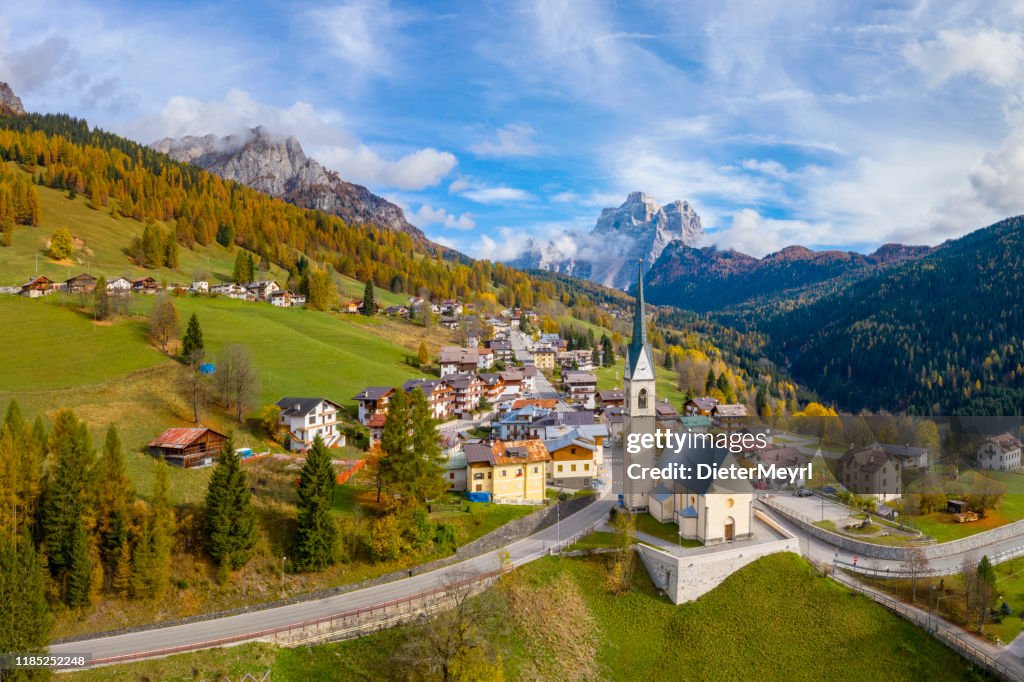 Autunno nei borghi di Colle Santa Lucia e Selva di Cadore, Dolomiti