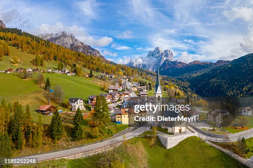 Autunno nei borghi di Colle Santa Lucia e Selva di Cadore, Dolomiti Autunno nei borghi di Colle Santa Lucia e Selva di Cadore, Dolomiti